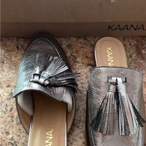 Kaanas shoes flats size 8-9 sandals